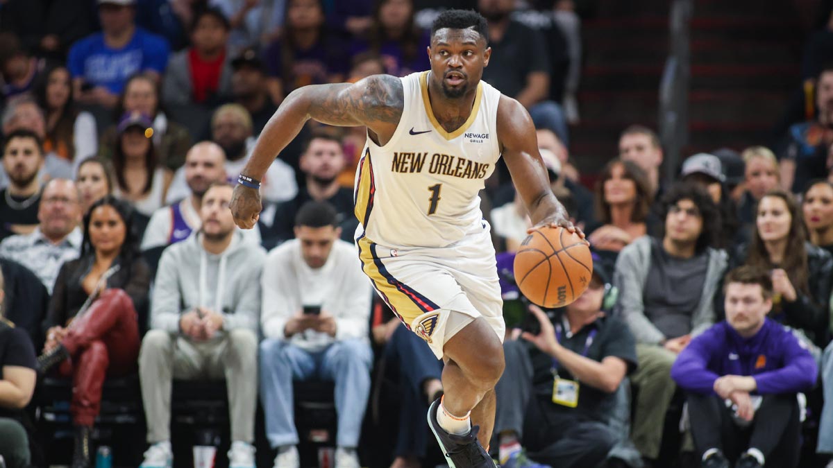 New Orleans Pelicans forward Zion Williamson (1) dribbles against the Phoenix Suns in the second quarter at Footprint Center.