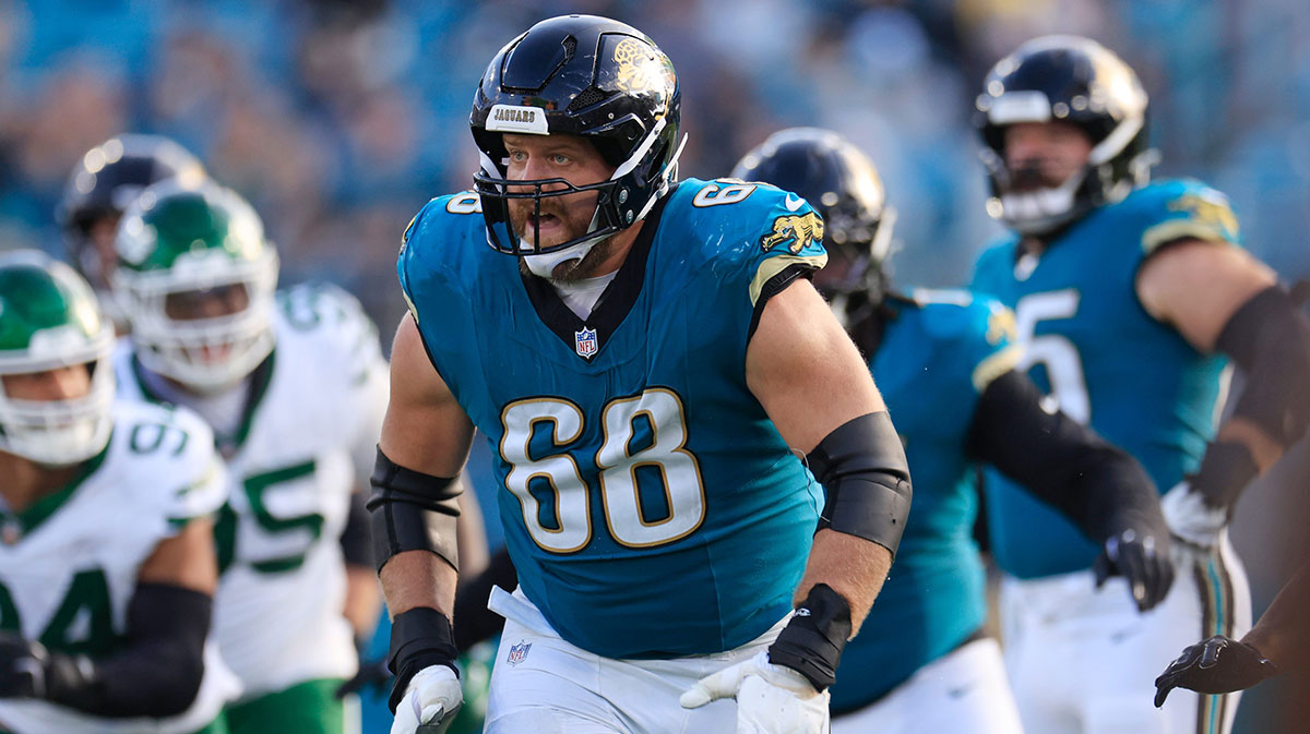 Jacksonville Jaguars guard Brandon Scherff (68) runs during the fourth quarter Sunday, Dec. 15, 2024 at EverBank Stadium in Jacksonville, Fla. The Jets held off the Jaguars 32-25.