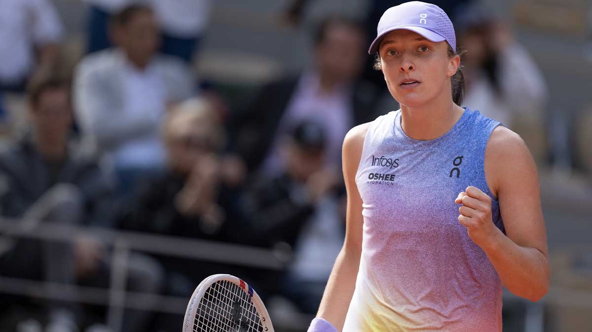 Iga Swiatek dominates Emma Raducanu as French Open title defense continues