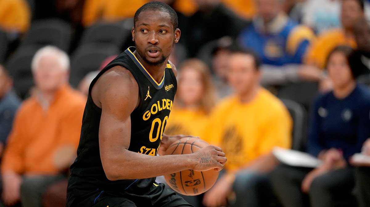 Golden State Warriors forward Jonathan Kuminga (00) holds onto the ball against the Minnesota Timberwolves in the fourth quarter during game four of the second round for the 2025 NBA Playoffs at Chase Center.