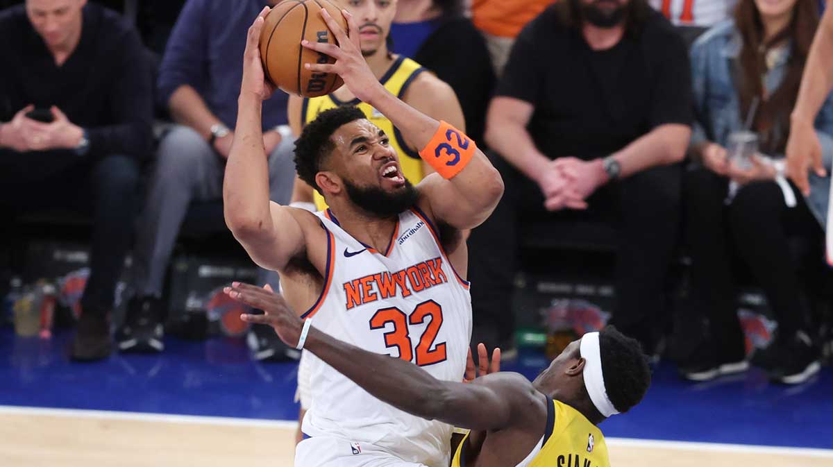 New York Knicks center Karl-Anthony Towns (32) shoots against Indiana Pacers forward Pascal Siakam (43) in the third quarter during game two of the eastern conference finals for the 2025 NBA Playoffs at Madison Square Garden.