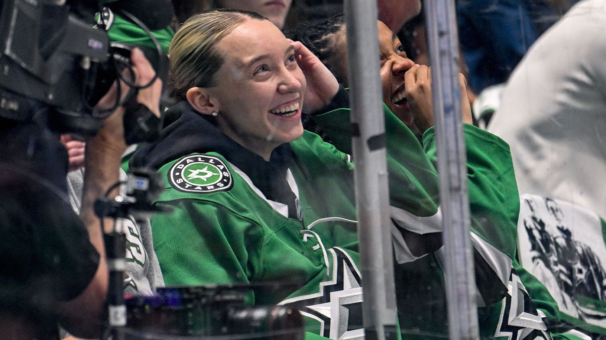 Wings’ Paige Bueckers already repping Dallas at Stars-Jets Game 4