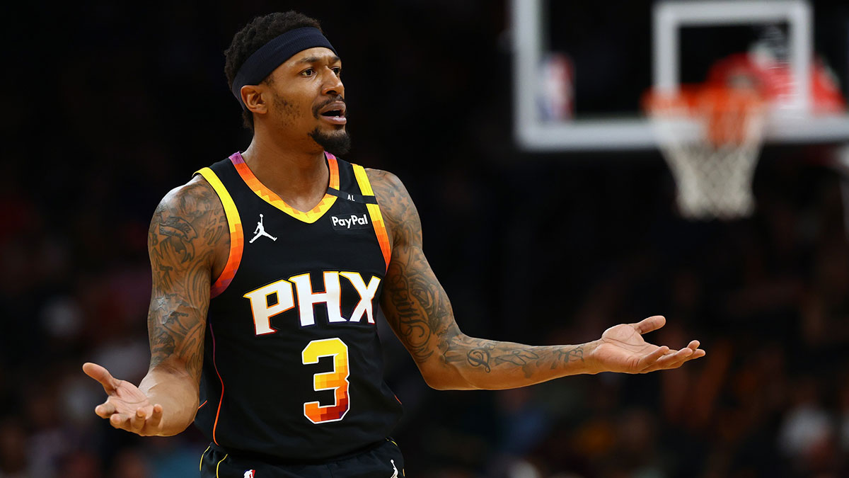 Phoenix Suns guard Bradley Beal (3) reacts against the Oklahoma City Thunder during the first half at Footprint Center.
