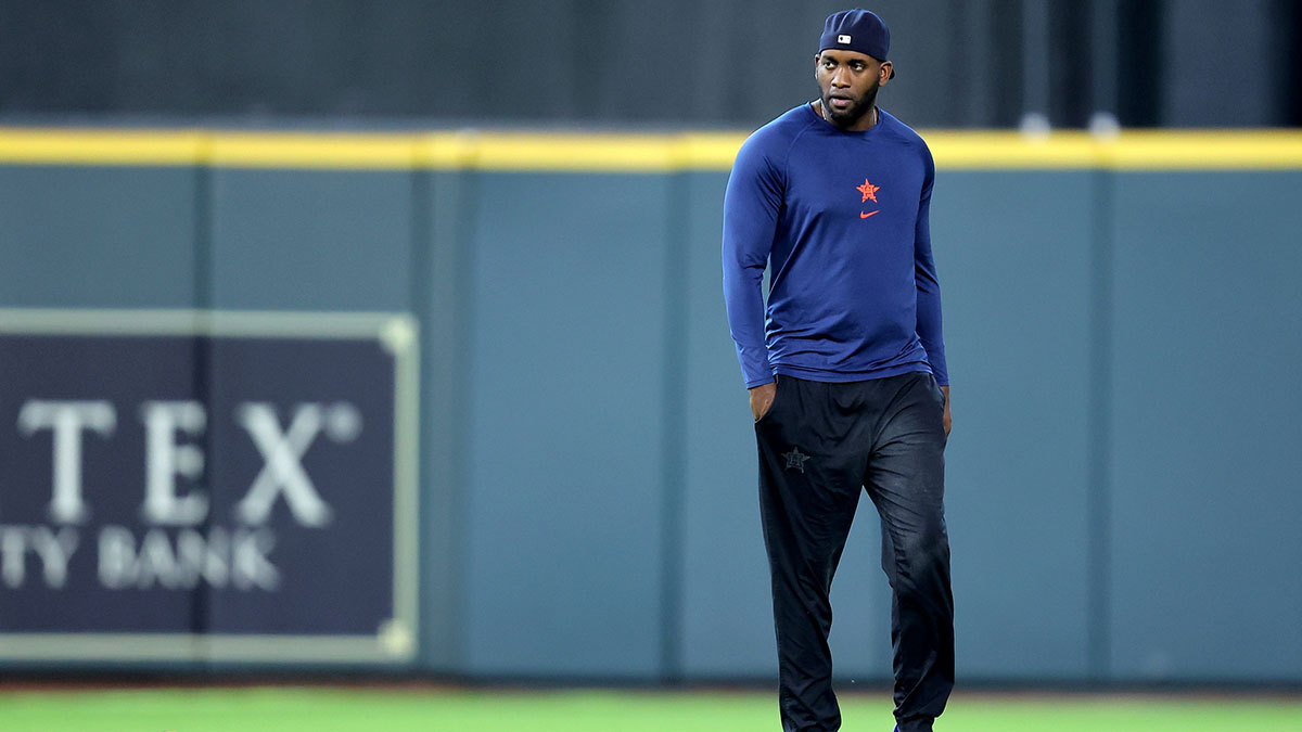 Astros manager evasive with Yordan Alvarez injury timeline