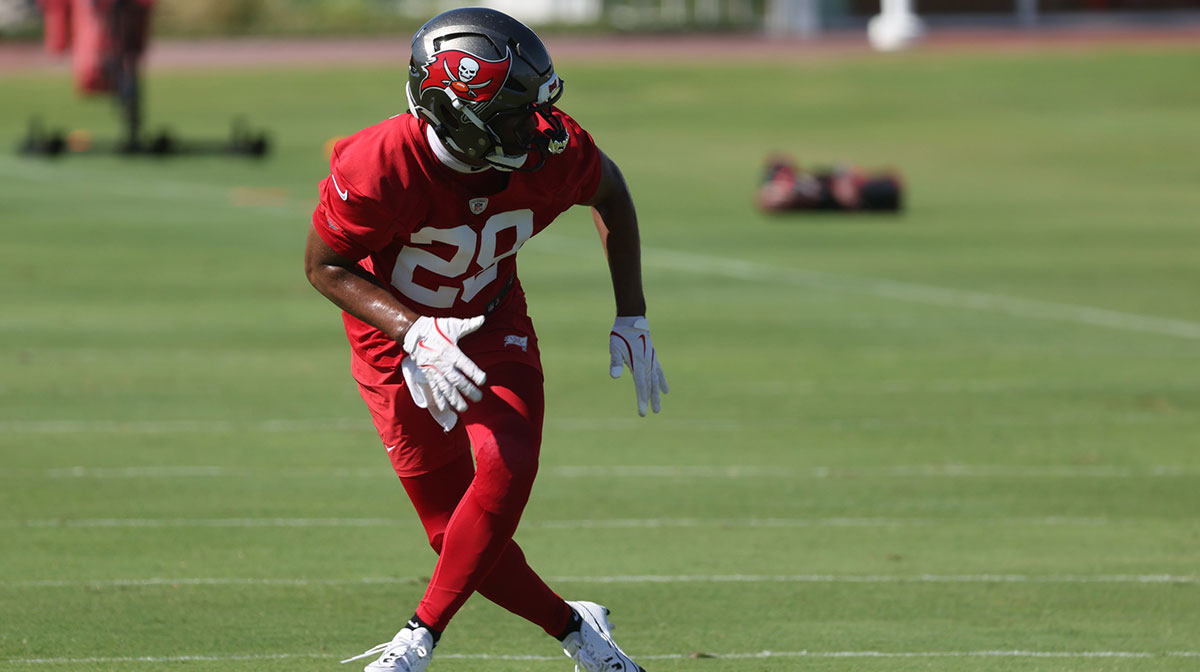 Tampa Bay Buccaneers safety Shilo Sanders (28) works out at One Buc Place.