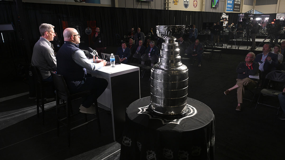 The Stanley Cup arrives in Edmonton for Final